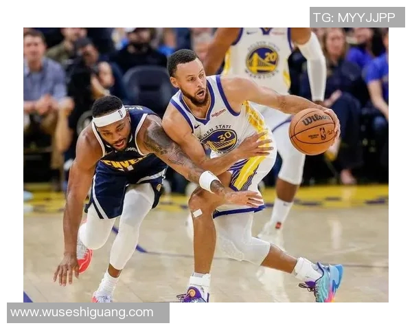 勇士对阵小牛比赛中库里意外受伤球队前景堪忧球迷心急如焚